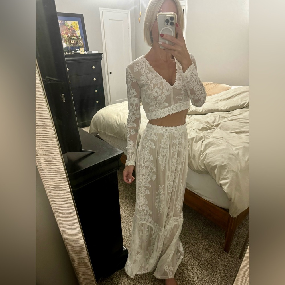 Altard state arissa embroidered floral maxi skirt/and long sleeve cropped top S